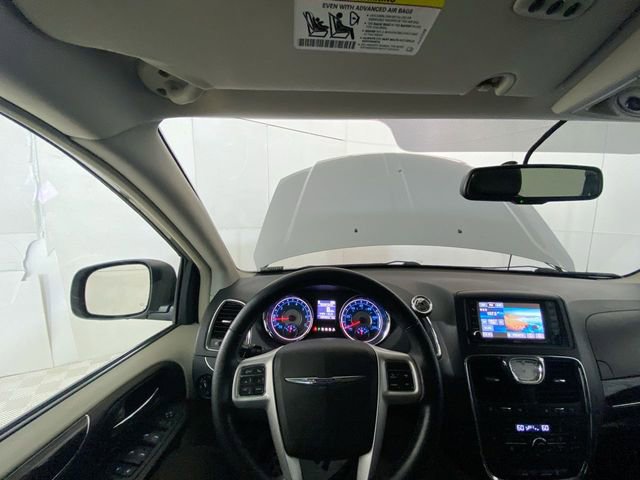 Used 2014 Chrysler Town & Country Touring w/ Driver Convenience Group image 34