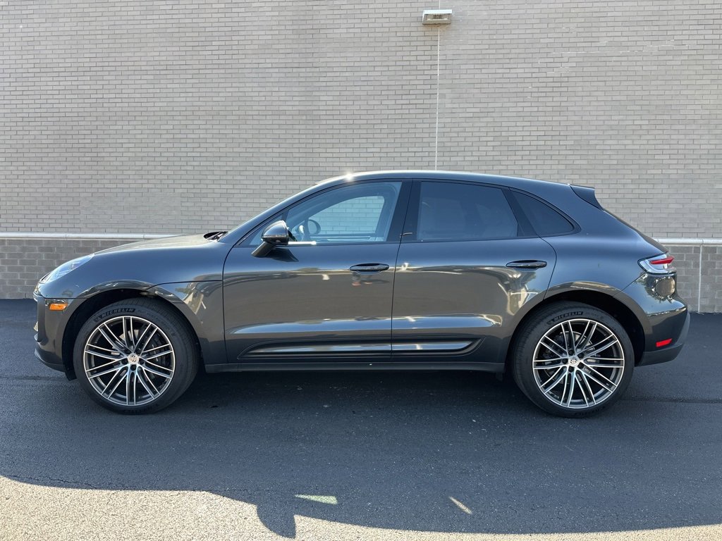 Used 2023 Porsche Macan Turbo image 2