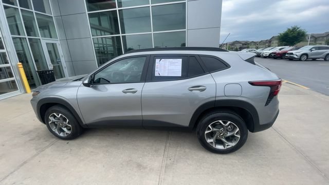 Used 2025 Chevrolet Trax LT w/ LT Convenience Package FWD image 7