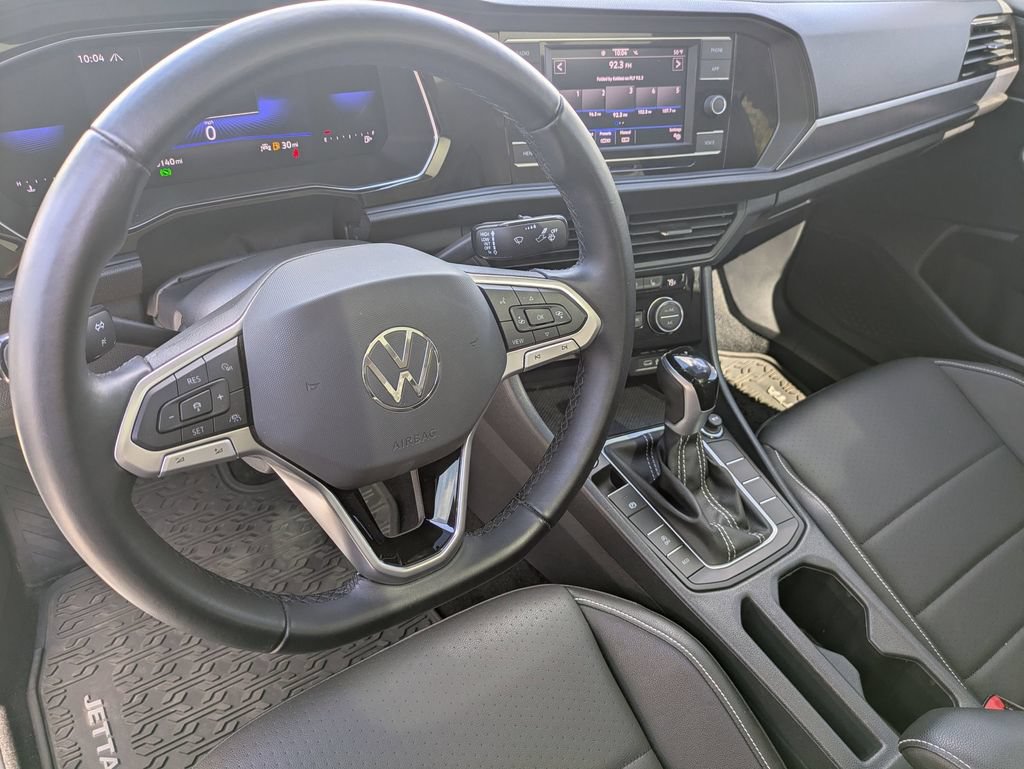 Used 2023 Volkswagen Jetta SE FWD image 15
