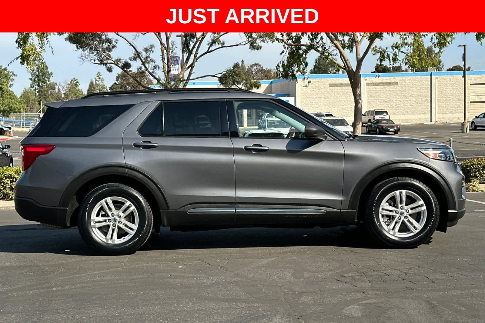 Certified 2022 Ford Explorer XLT w/ Equipment Group 202A RWD image 9
