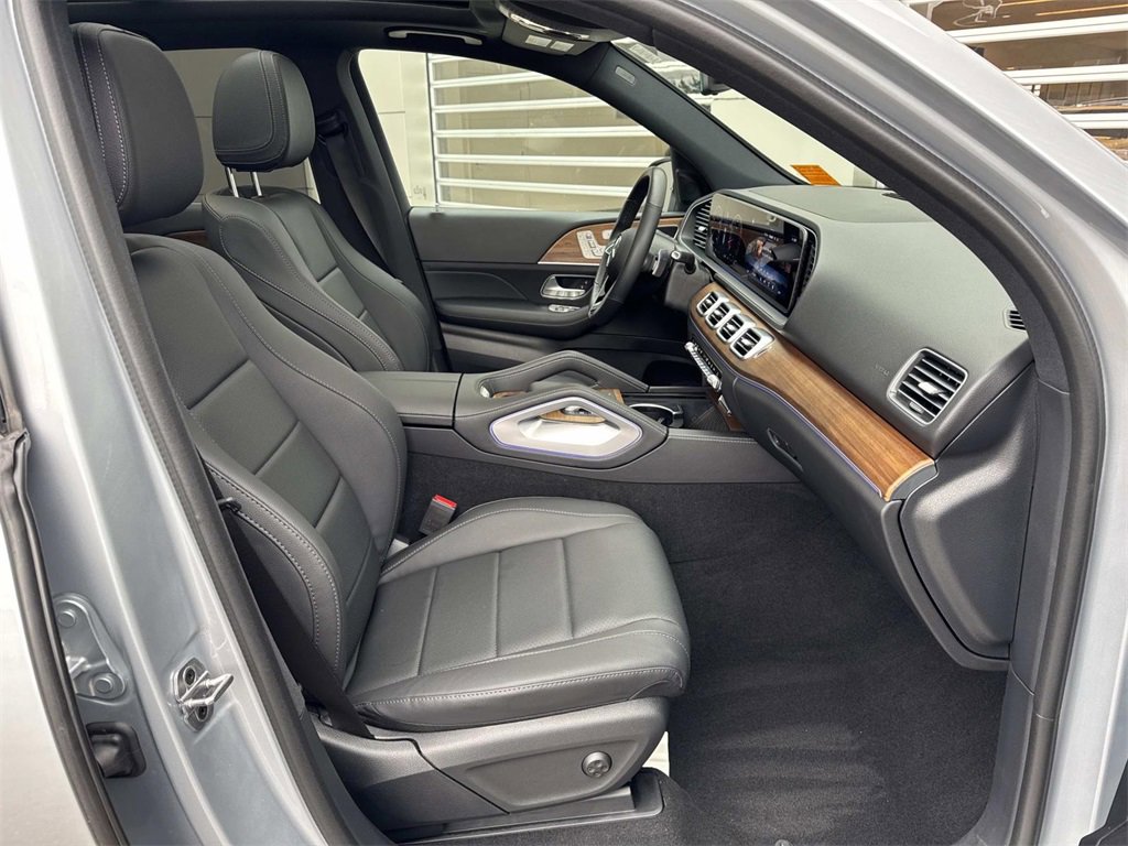 Used 2024 Mercedes-Benz GLE 350 4MATIC w/ Winter Package image 9