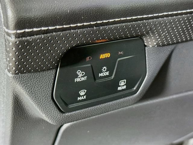 Used 2025 Volkswagen Atlas Cross Sport SEL AWD/4WD image 12