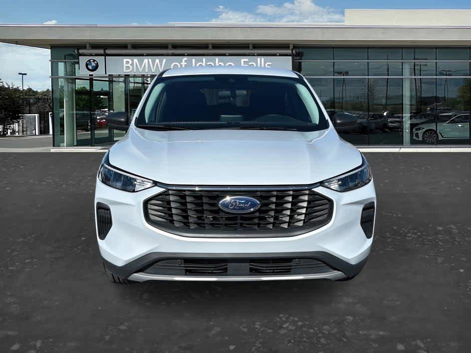 Used 2025 Ford Escape Active AWD/4WD image 2