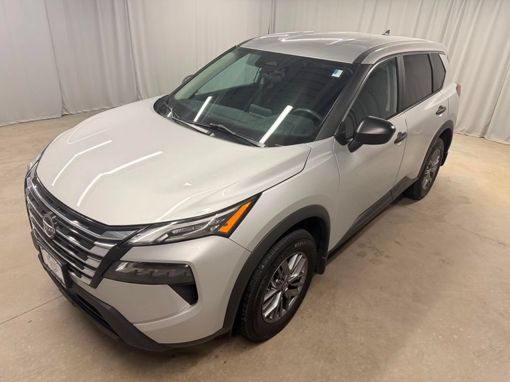 Used 2024 Nissan Rogue S AWD/4WD image 5