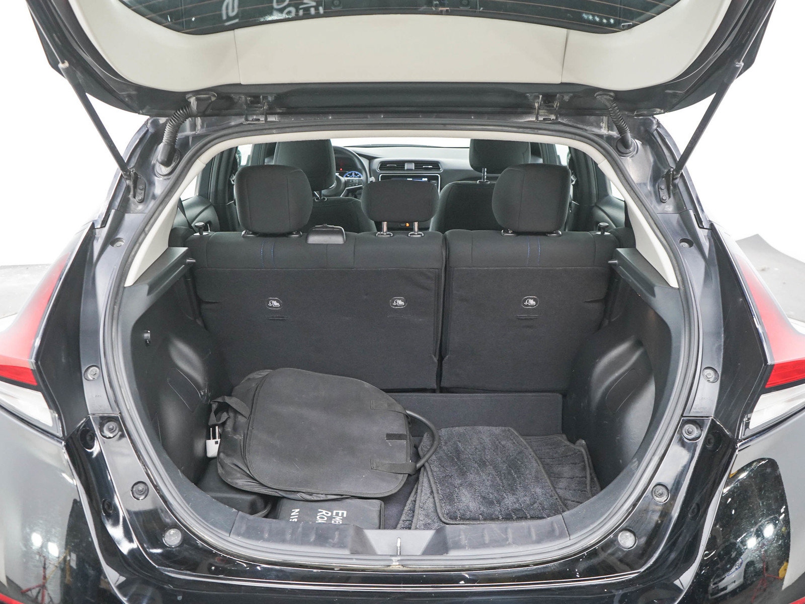Used 2025 Nissan Leaf S FWD image 16