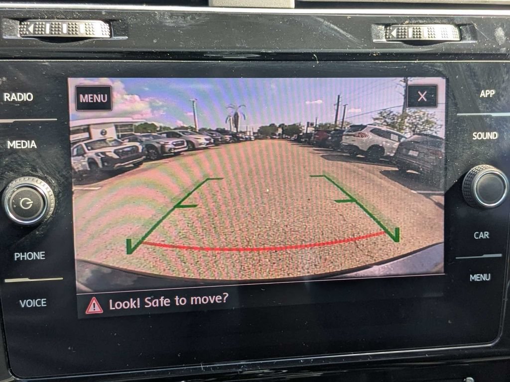 Used 2020 Volkswagen GTI SE FWD image 27