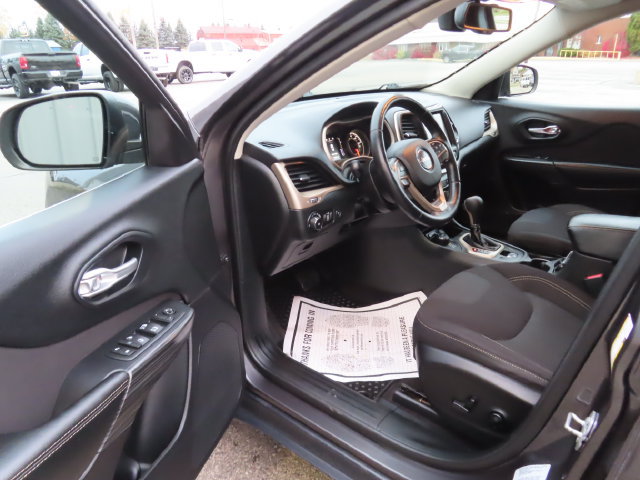 Used 2016 Jeep Cherokee Latitude w/ Comfort/Convenience Group AWD/4WD image 18