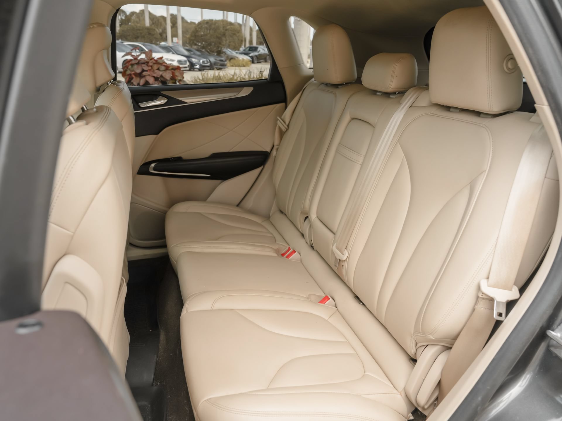 Used 2019 Lincoln MKC Premiere FWD image 18