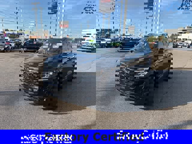 Certified 2023 GMC Acadia SLE w/ Driver Convenience Package image 3