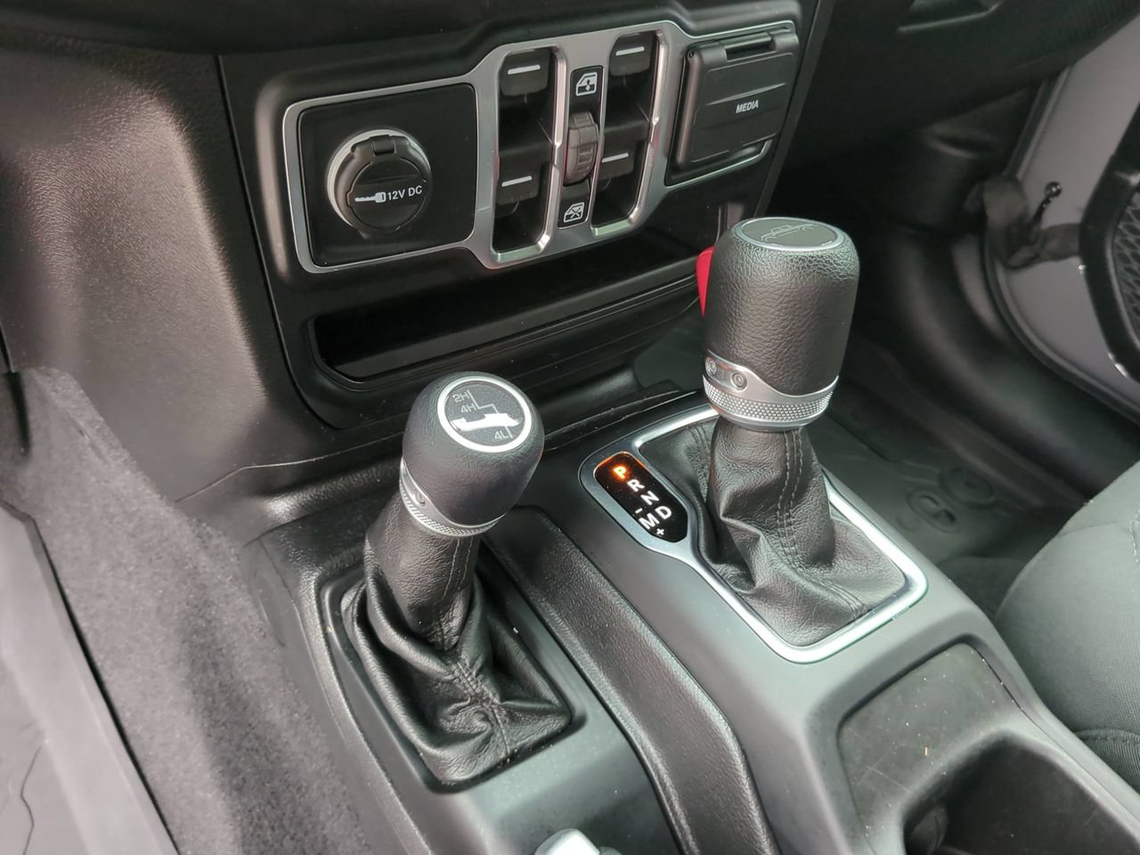 Used 2021 Jeep Gladiator Sport AWD/4WD image 16