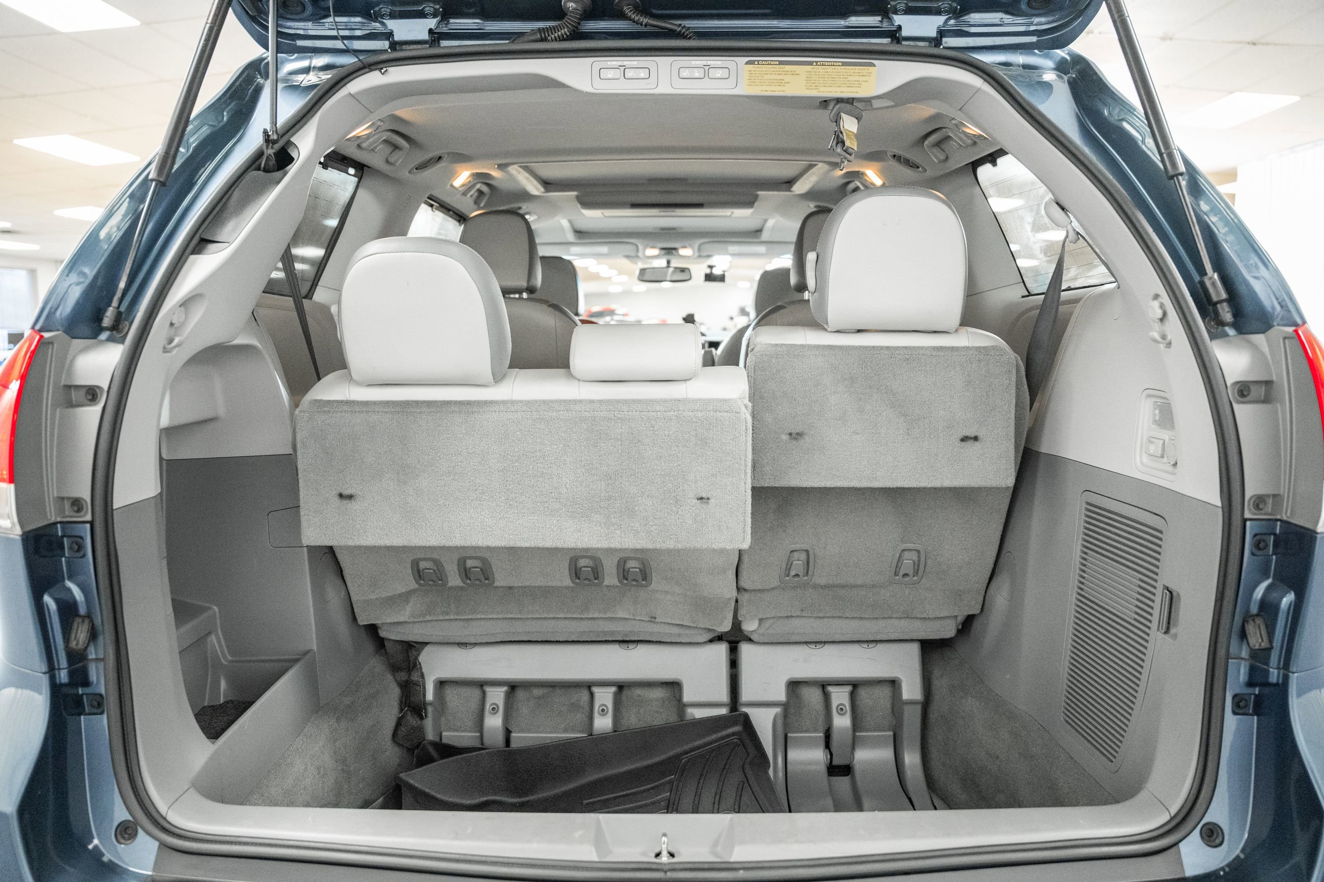 Used 2014 Toyota Sienna Limited image 22