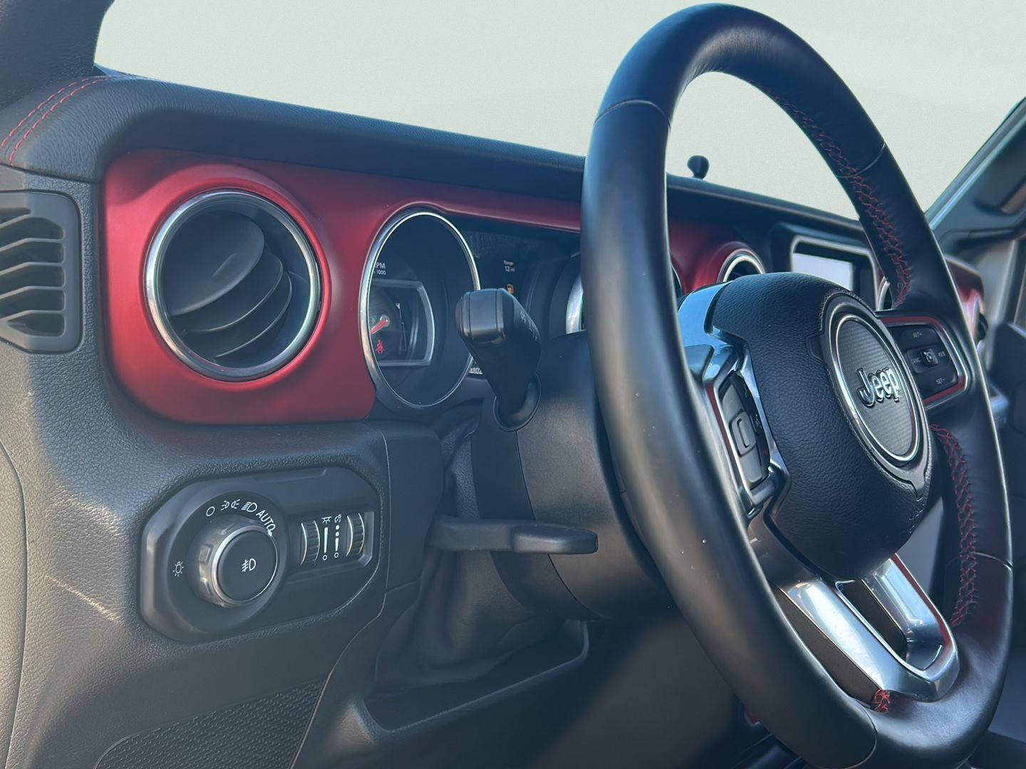 Used 2018 Jeep Wrangler Rubicon AWD/4WD image 13