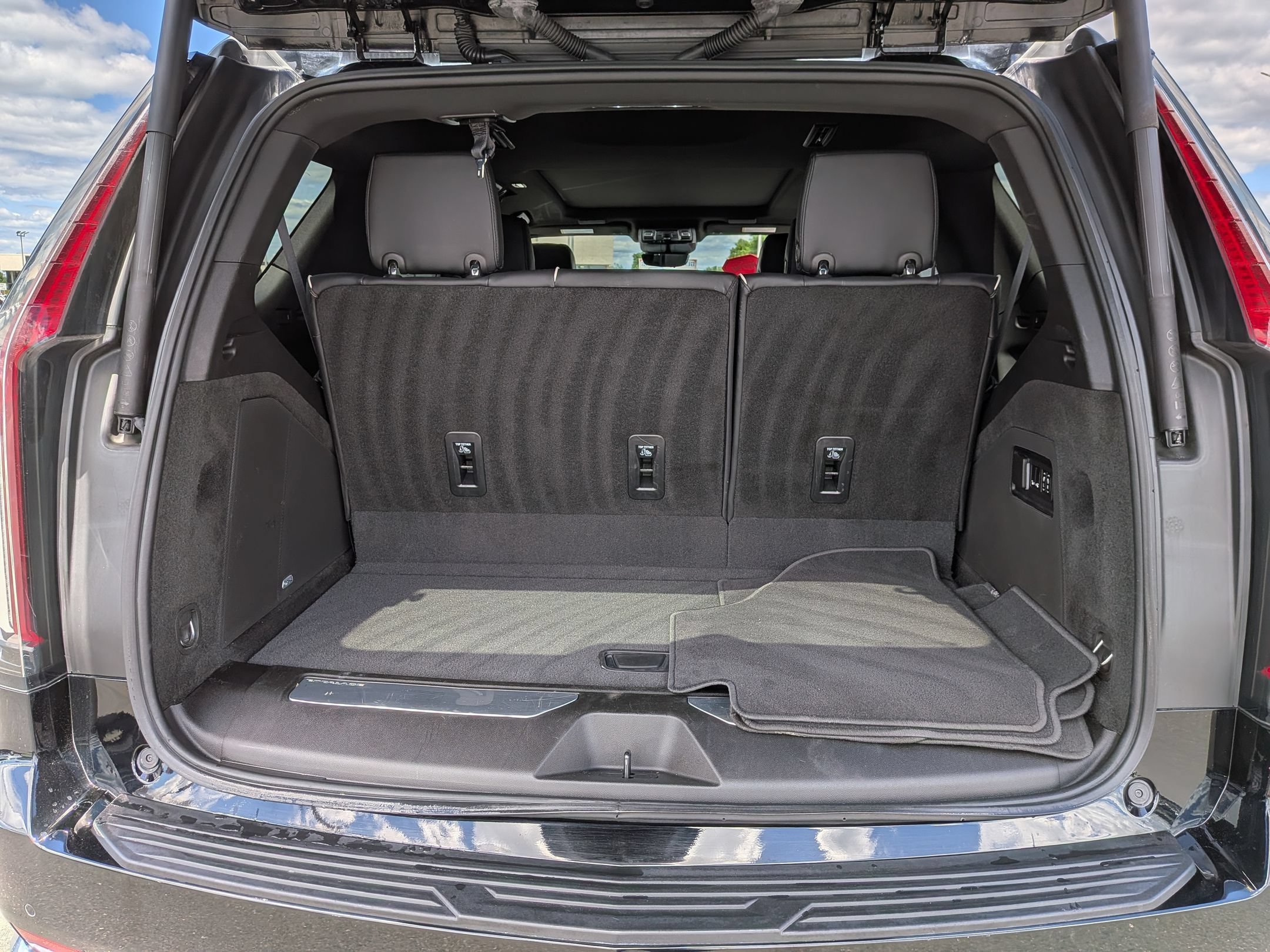Certified 2023 Cadillac Escalade Premium Luxury AWD/4WD image 26
