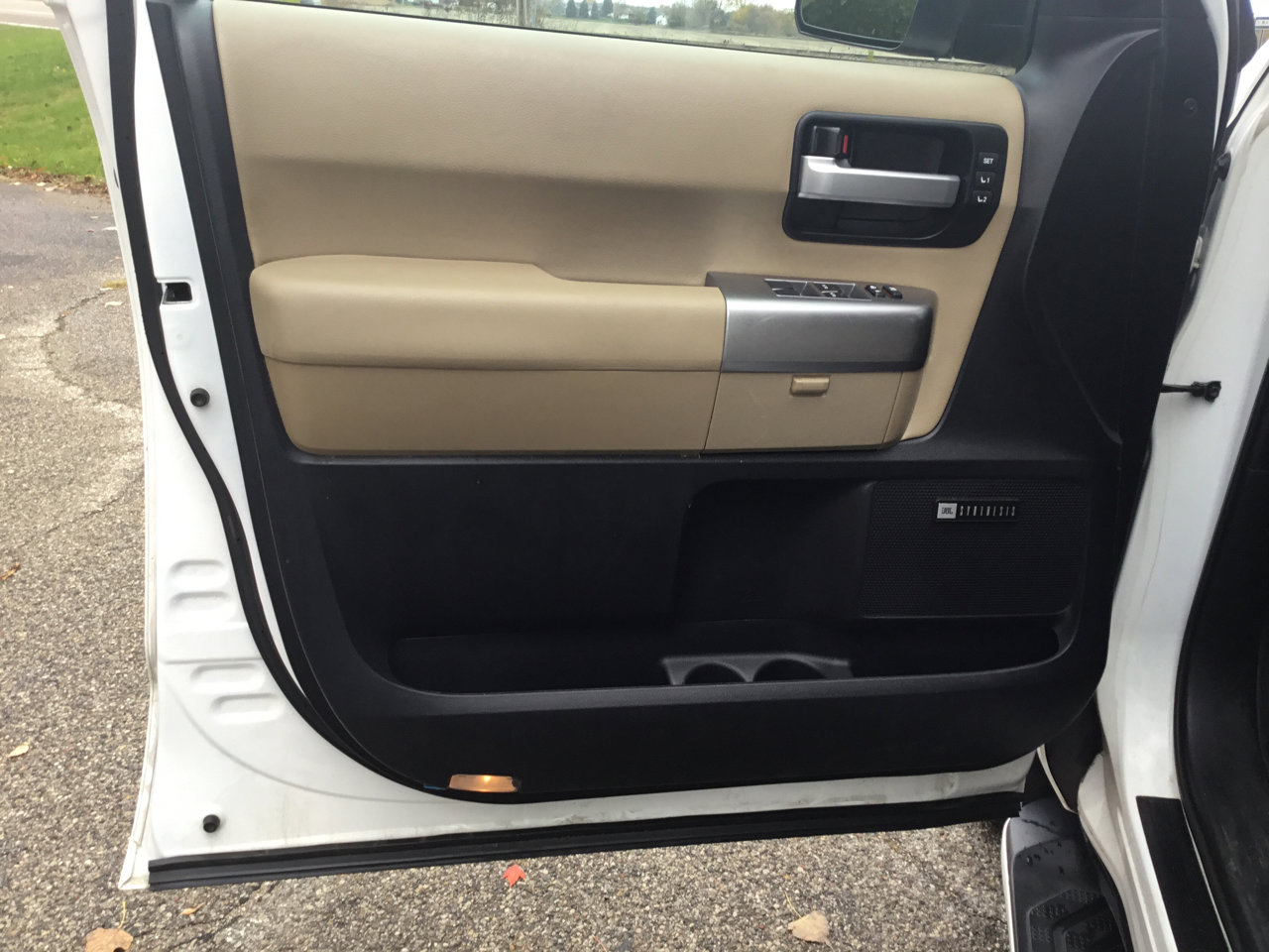 Used 2019 Toyota Sequoia Limited w/ Safety & Convenience Package image 15