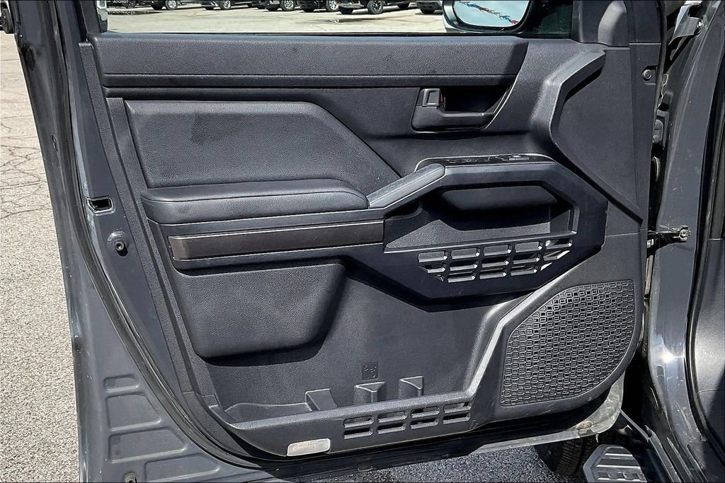 Used 2025 Toyota 4Runner SR5 AWD/4WD image 19