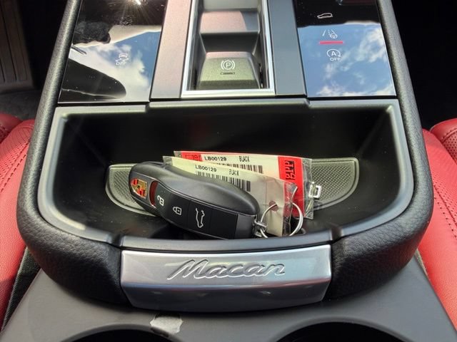 Used 2026 Porsche Macan AWD/4WD image 11