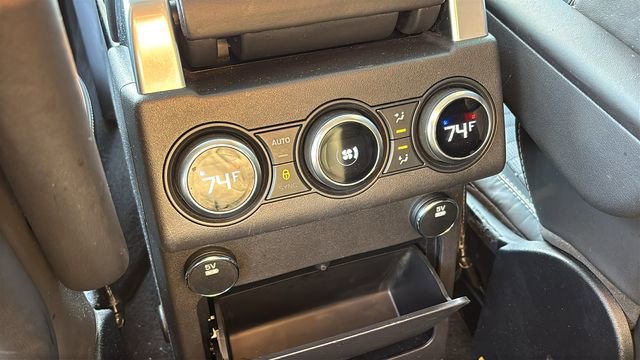 Used 2017 Land Rover Discovery First Edition AWD/4WD image 7