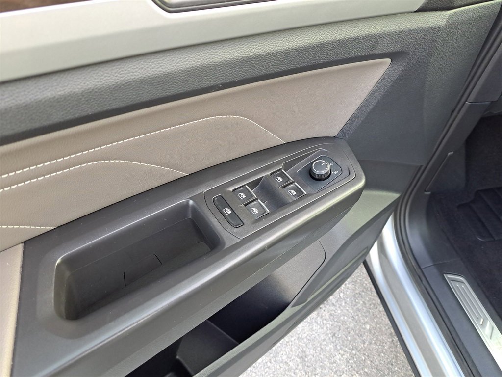 Used 2022 Volkswagen Atlas SE w/ Panoramic Sunroof Package image 16
