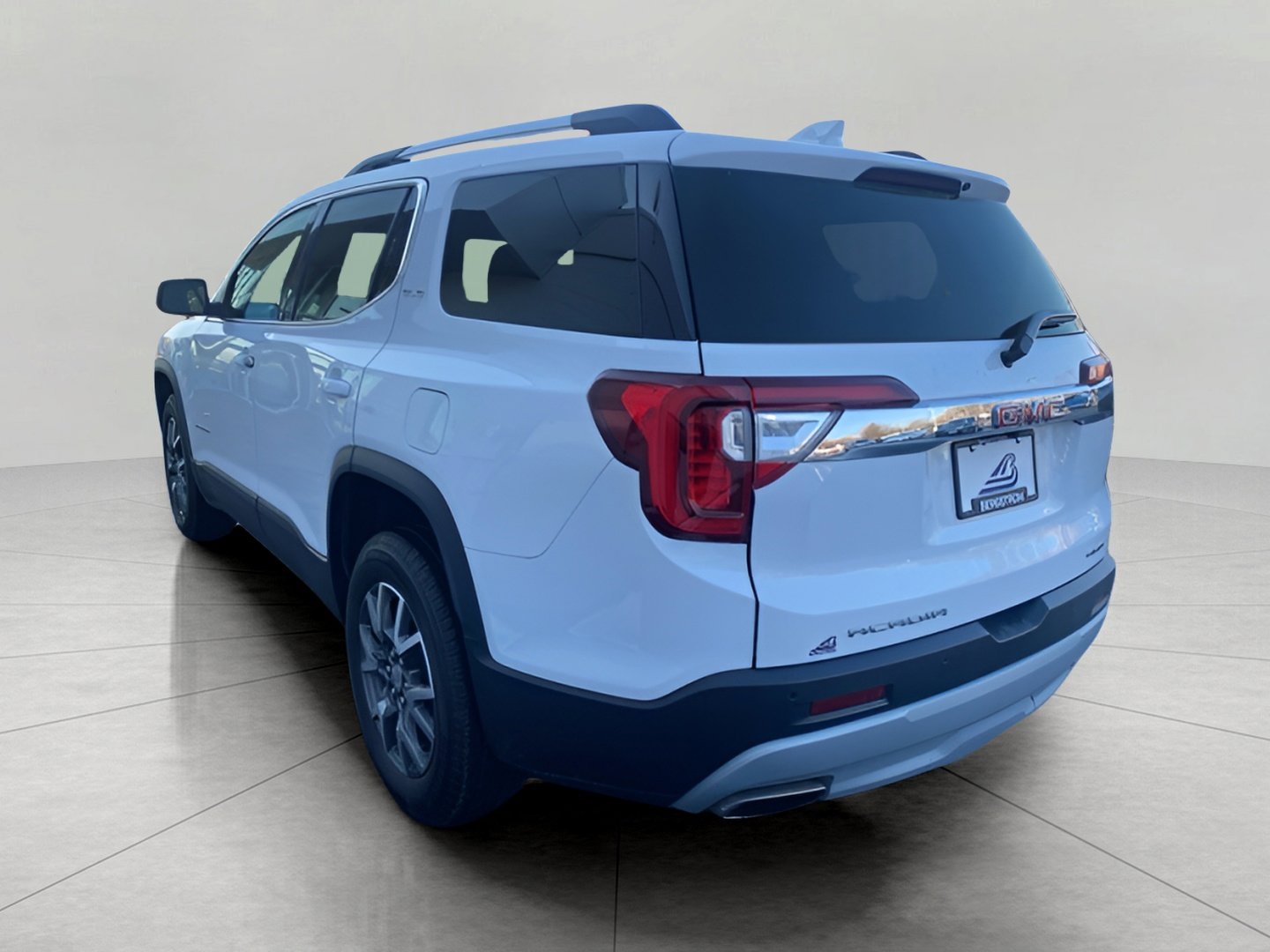 Used 2023 GMC Acadia SLE w/ Driver Convenience Package image 7