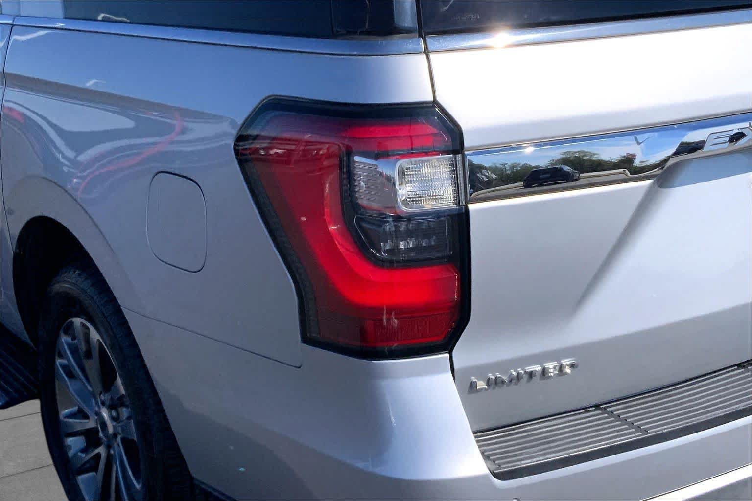 Used 2018 Ford Expedition Max Limited RWD image 28