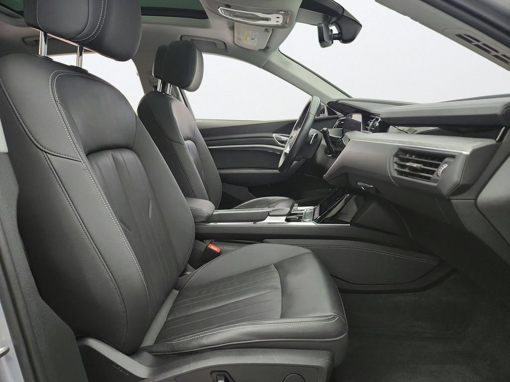 Used 2022 Audi e-tron Premium AWD/4WD image 31