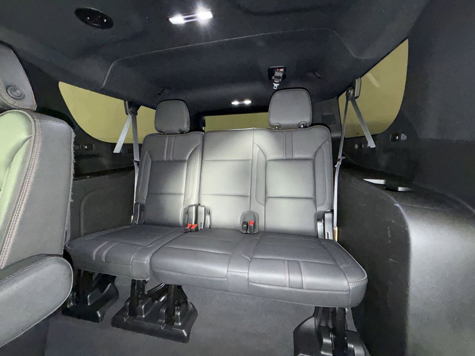 Used 2022 Chevrolet Suburban RST w/ Luxury Package image 25