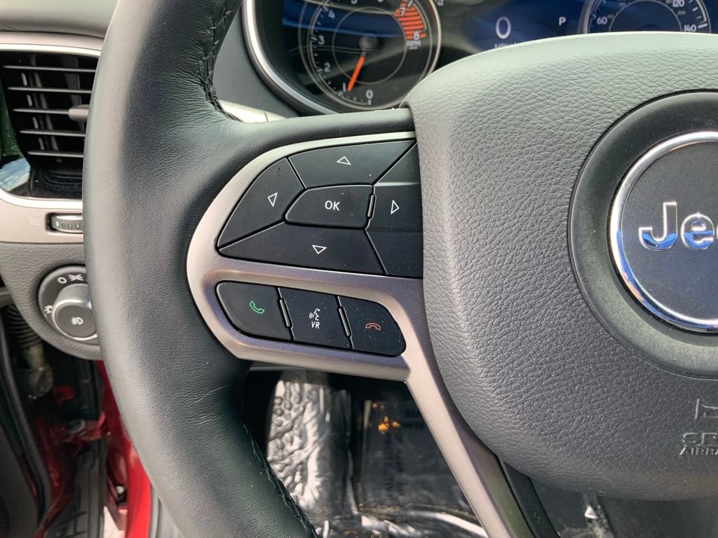 Used 2019 Jeep Cherokee Overland w/ Technology Group AWD/4WD image 22