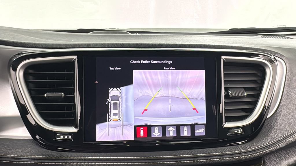 Used 2024 Chrysler Pacifica Select image 31