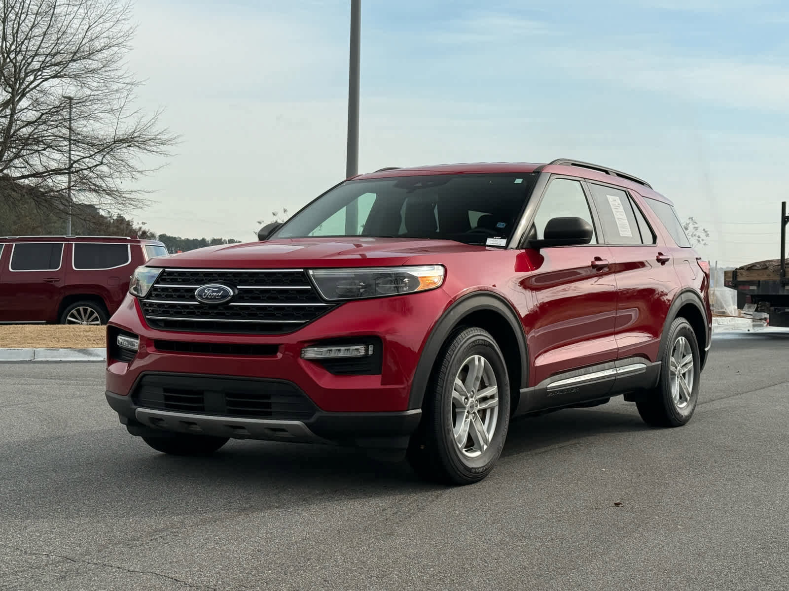 Used 2020 Ford Explorer XLT w/ Equipment Group 202A image 2