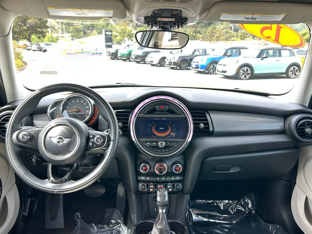 Used 2015 MINI Cooper 4-Door Hardtop FWD image 32