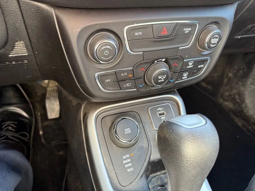 Used 2019 Jeep Compass Sport AWD/4WD image 14