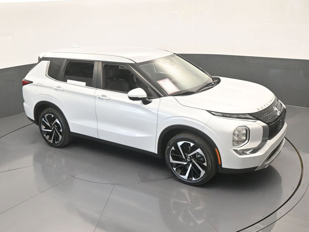 Used 2023 Mitsubishi Outlander SE image 61
