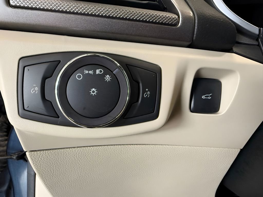 Used 2019 Ford Fusion SE image 20