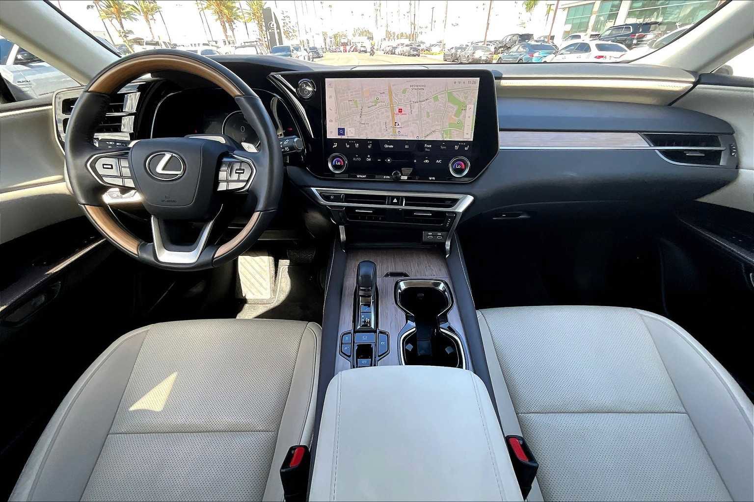 Used 2024 Lexus RX 350h w/ Convenience Package image 16