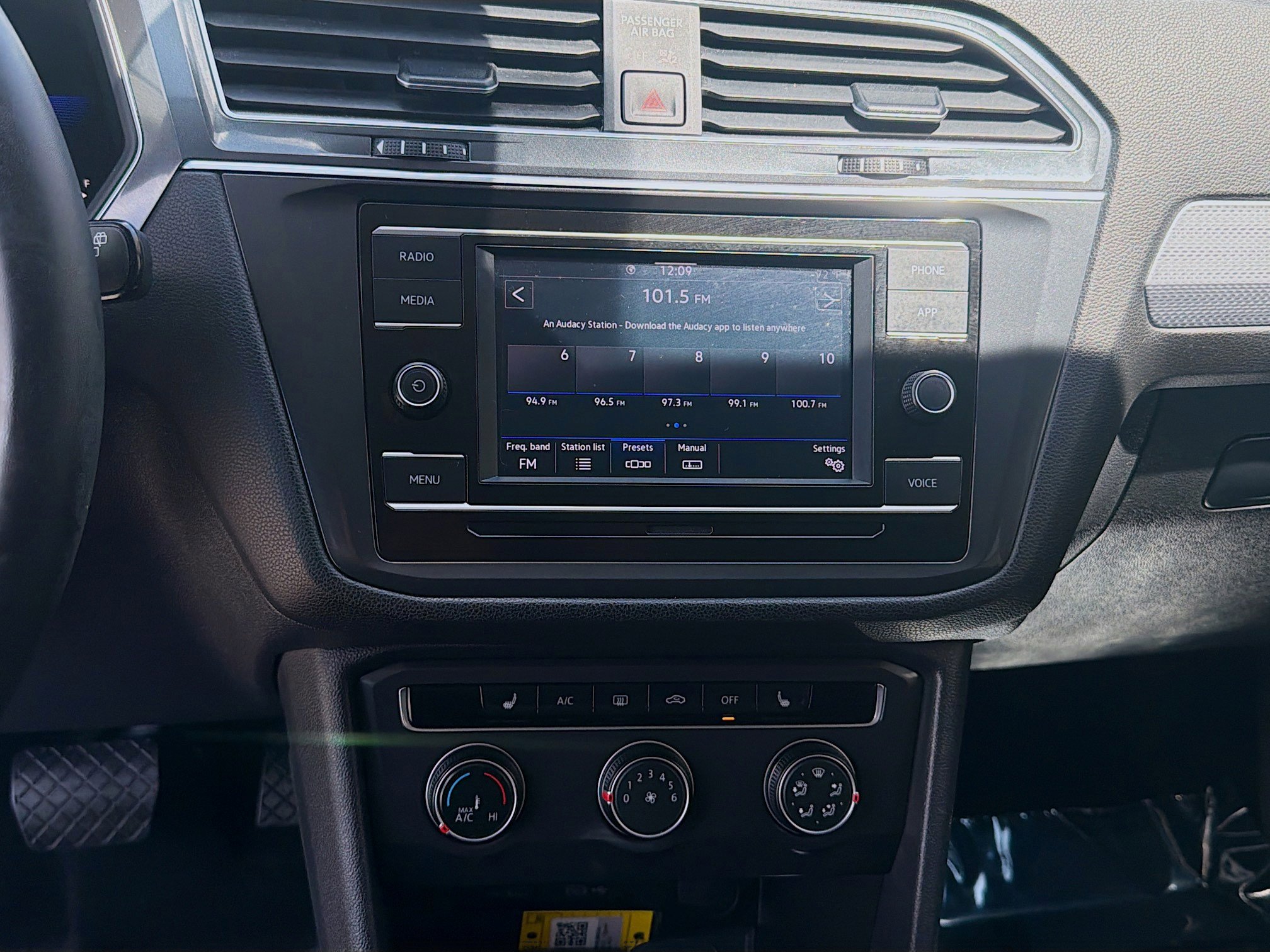 Used 2022 Volkswagen Tiguan S FWD image 12