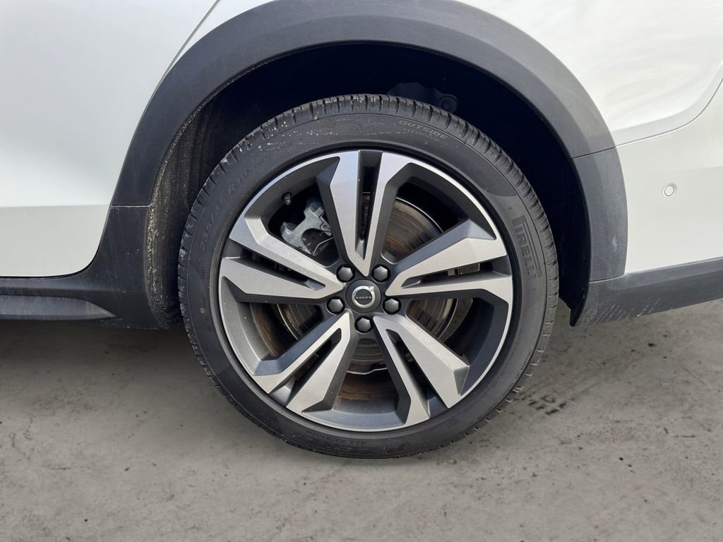 Certified 2025 Volvo V60 B5 Cross Country Plus image 7