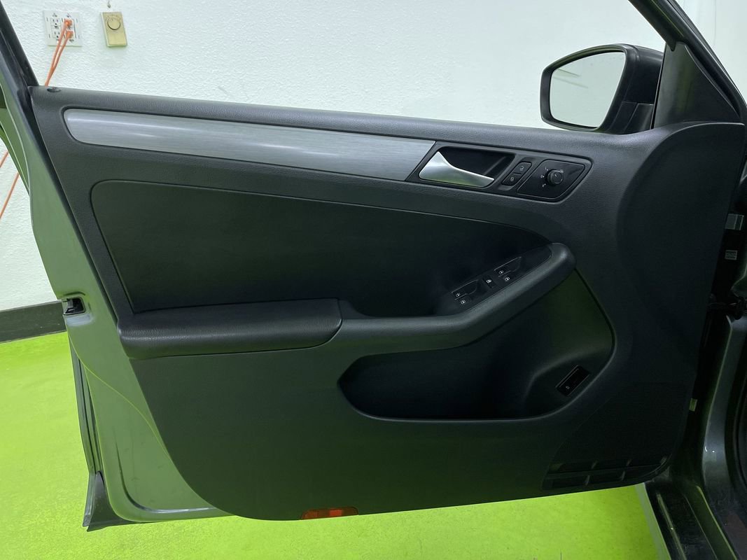 Used 2016 Volkswagen Jetta Sport image 16