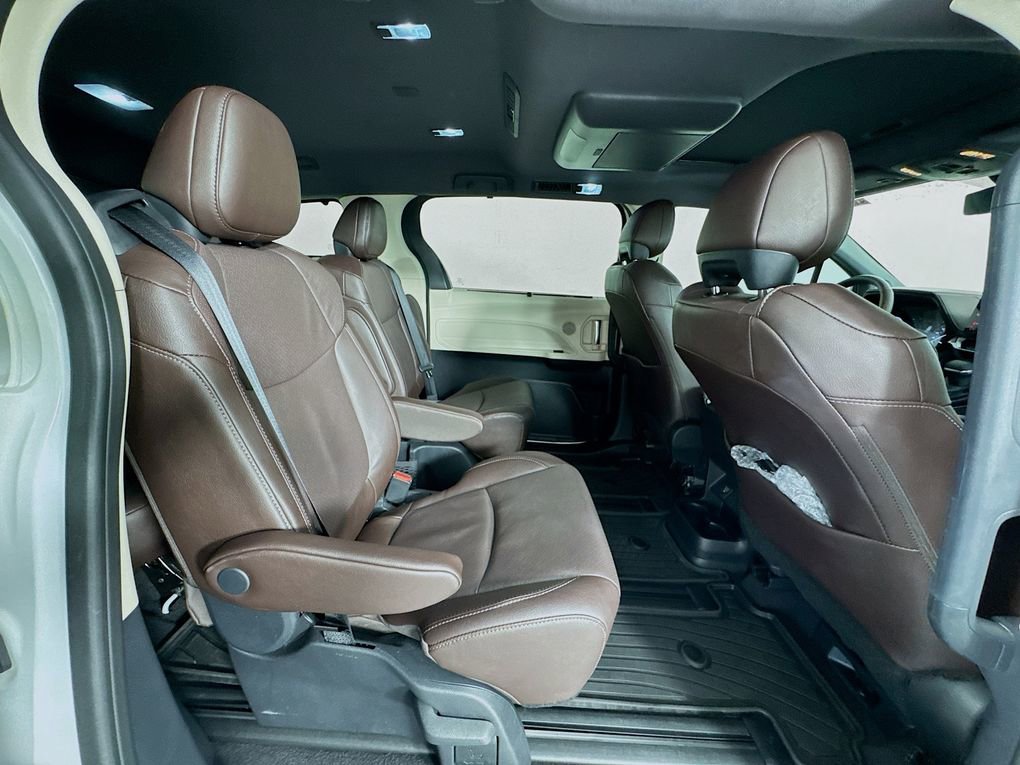 Used 2023 Toyota Sienna Platinum image 36
