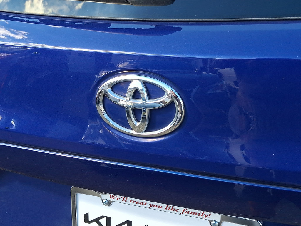 Used 2022 Toyota Corolla Cross XLE w/ Convenience Package AWD/4WD image 21