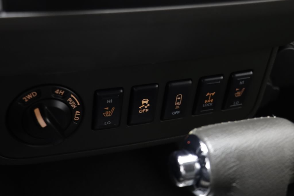 Used 2016 Nissan Frontier PRO-4X AWD/4WD image 12