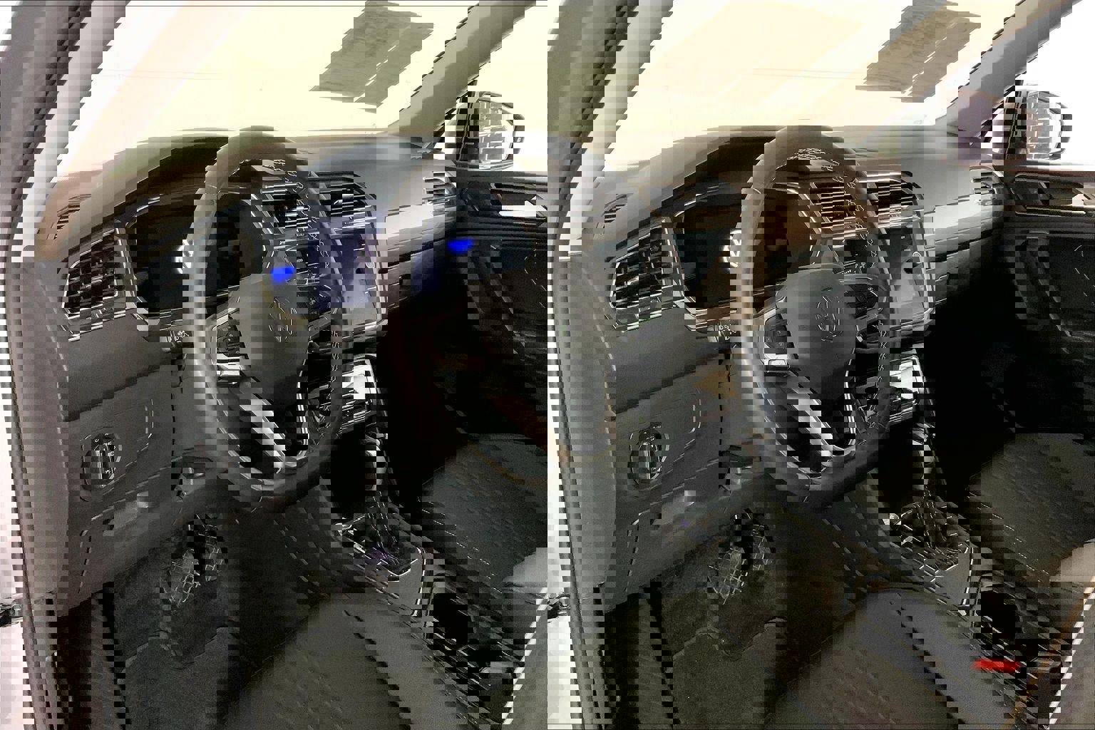 Used 2023 Volkswagen Tiguan SE w/ Panoramic Sunroof Package image 14