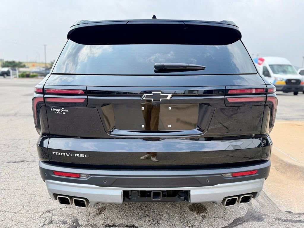 Used 2025 Chevrolet Traverse LT w/ Sun and Wheel Package FWD image 5