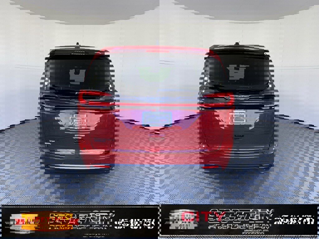 New 2026 Chrysler Pacifica Select image 6