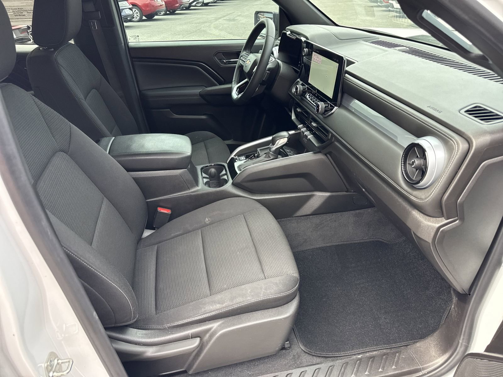 Used 2024 Chevrolet Colorado LT image 30