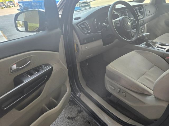 Used 2021 Kia Sedona LX image 4