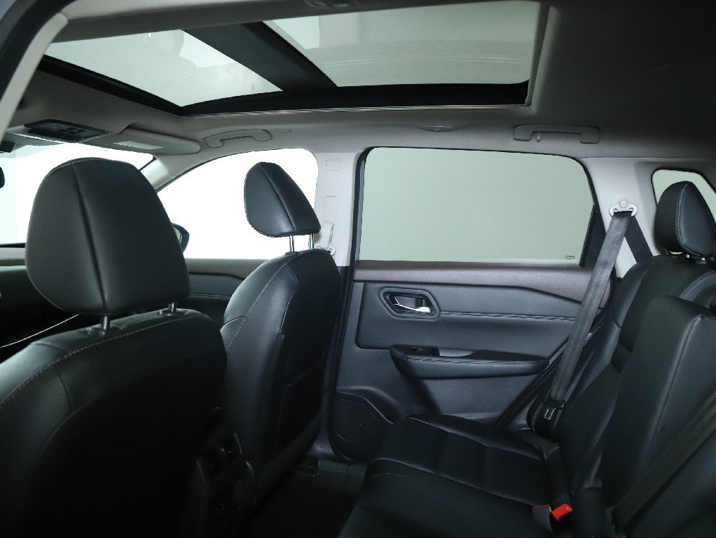 Used 2023 Nissan Rogue SL AWD/4WD image 15