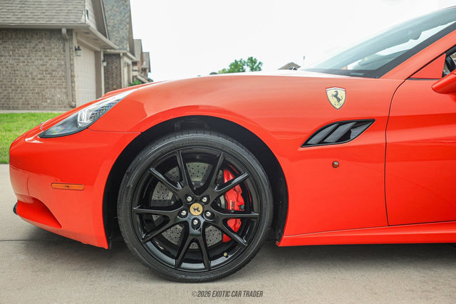 Used 2012 Ferrari California RWD image 4