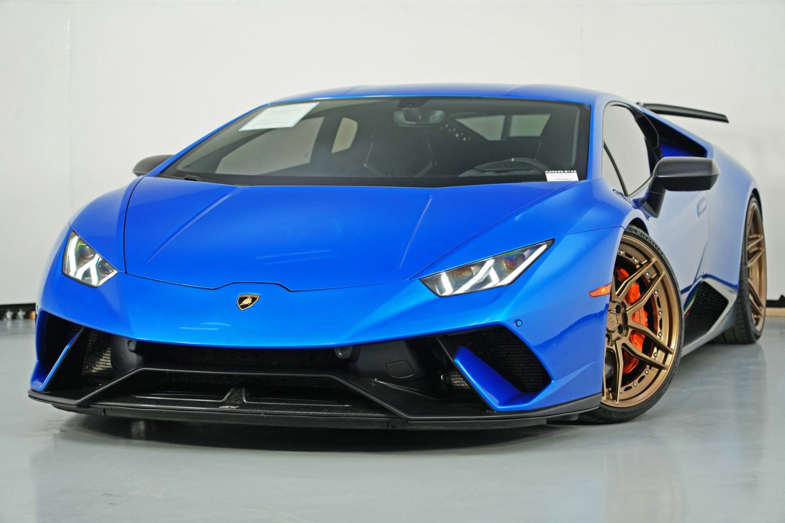 Used 2018 Lamborghini Huracan Performante image 2