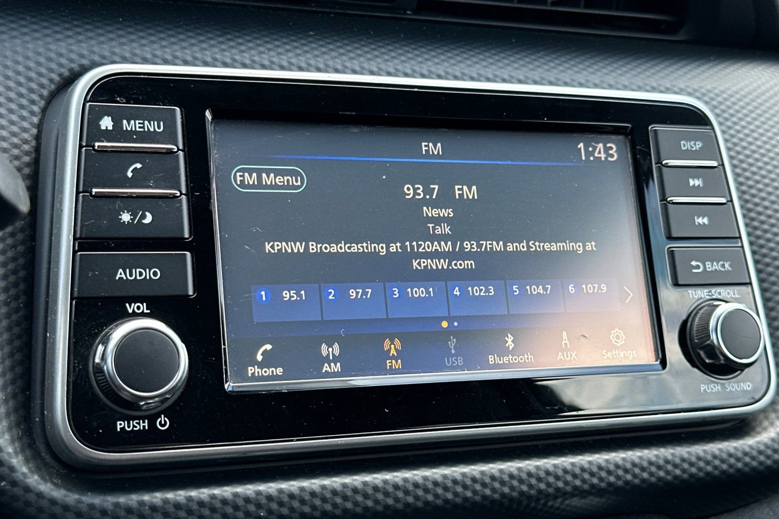 Used 2021 Nissan Kicks S image 19